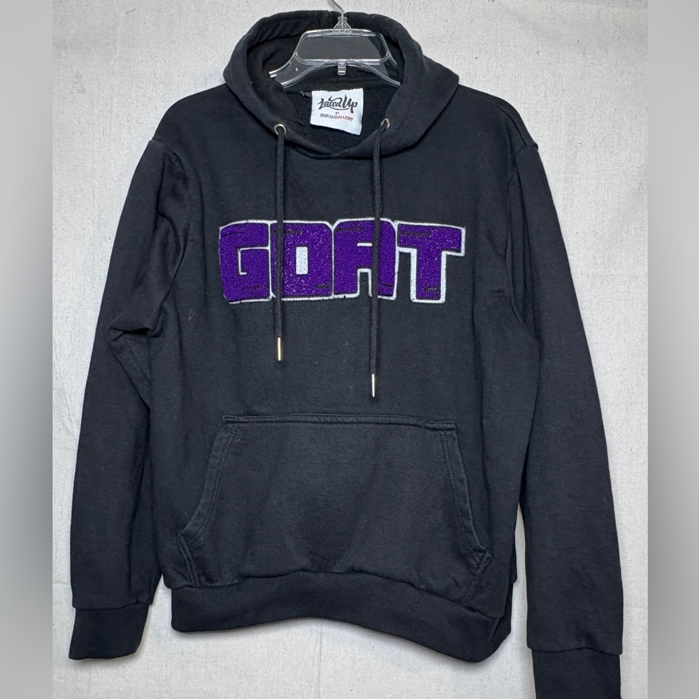 Laced Up by Sneak‎ Gallery GOAT Hoodie Sz M Black Purple